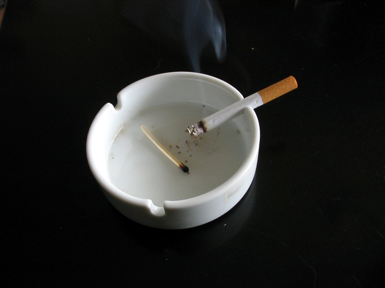 Čovek konačno odlučio da prestane da puši svoje cigarete - Njuz.net